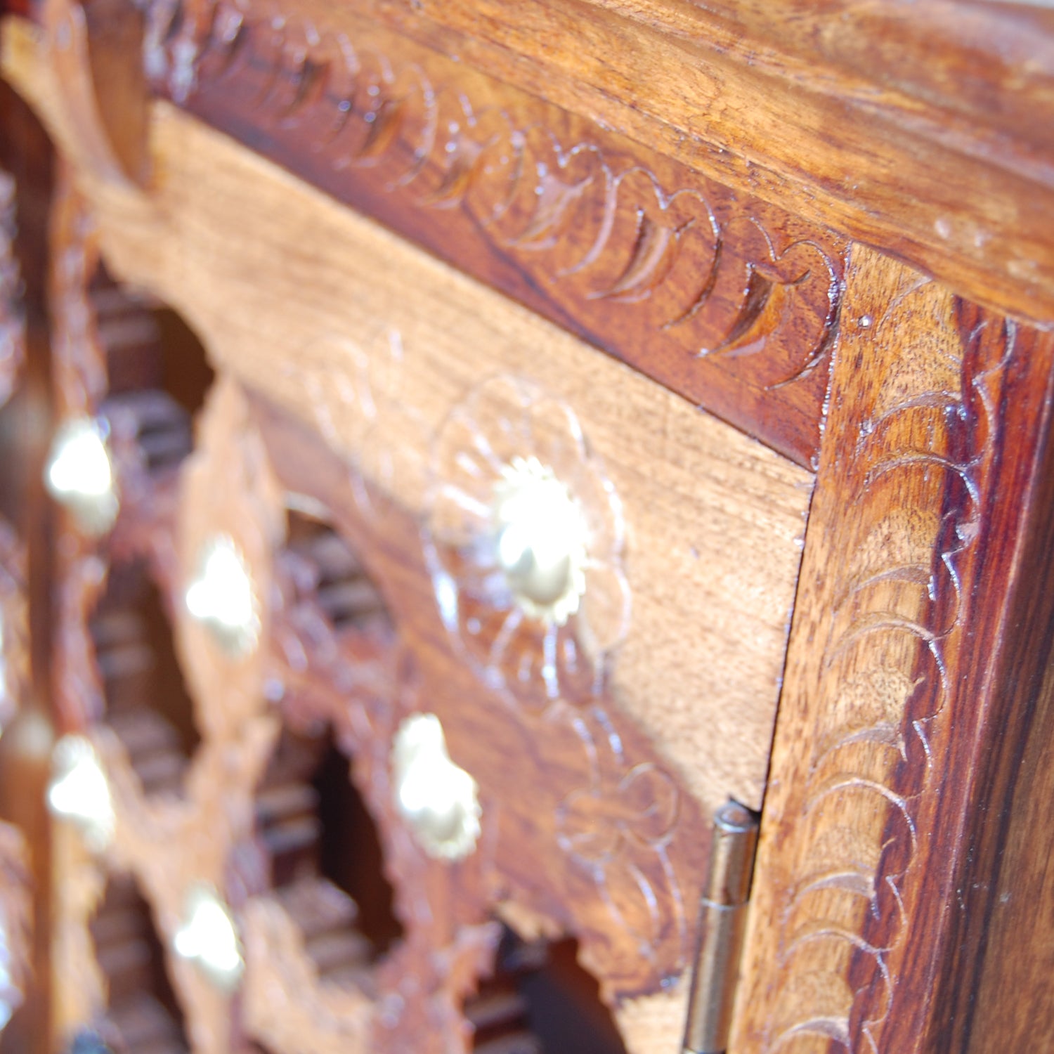 HavenzHome Solid Sheesham Wood Natural Honey Finish Pooja Temple with Double Door and 1 Drawer